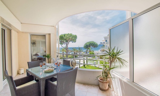 La Bocca Apartment | SunlightProperties KAHLUA - Seafront apartment with pool