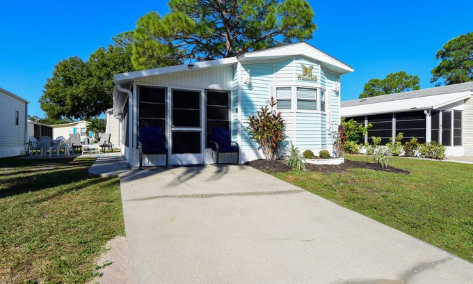 Braden River Cottage | Sunlit Sarasota Cottage w/Screened Porch!