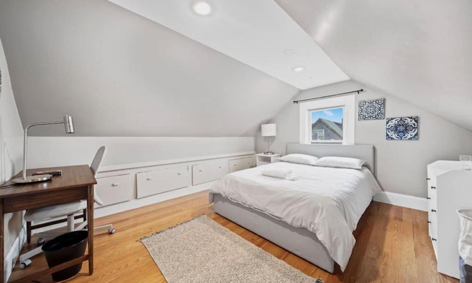 Winter Hill Apartment | Sunny 4bd 2bth Apt In Somerville