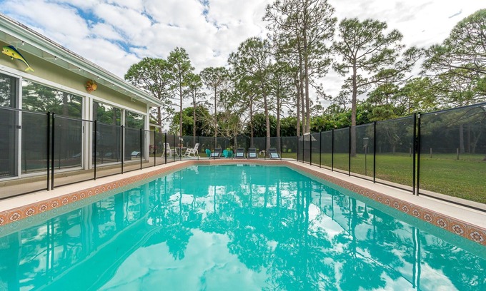 Palm Beach Country Estates House | Sunny Acres Estate & Pool - Events Allowed!