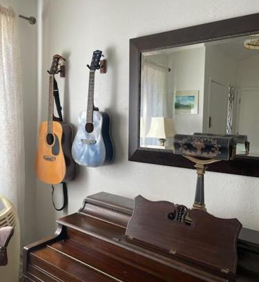 North Central Westminster House | Sunny and Spacious, Hottub, Piano, Guitars, Fenced Yard, Pets Welcome, LGBT Friendly