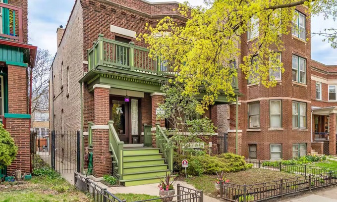 Edgewater Apartment | Sunny Andersonville Retreat - 2BD-1BTH + Office