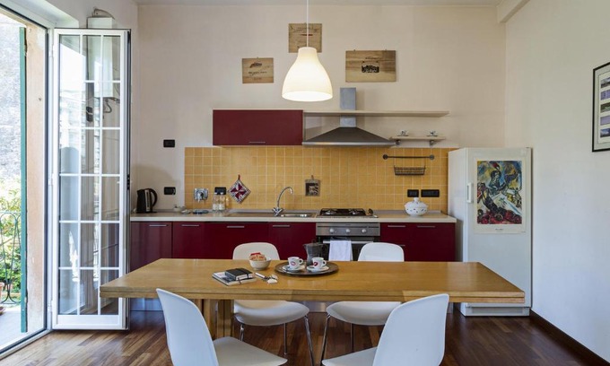 Lagaccio Apartment | Sunny apartment over the harbor