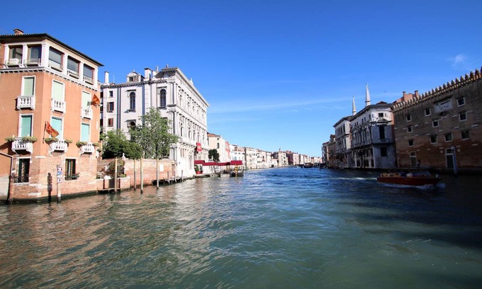 Cannaregio Apartment | SUNNY CANALVIEW 4pax, wifi, aircond