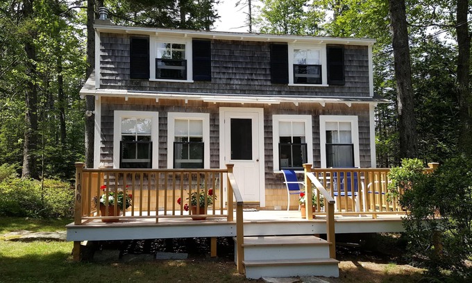 Tenants Harbor Cottage | Sunny, Comfortable Cottage, Tenants Harbor with wi-fi and screened porch