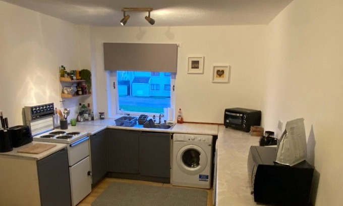 East End Apartment | Sunny Free parking Glasgow Green Cottage flat