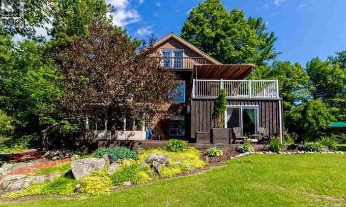 Parham Cabin | Sunny Hilltop Hideaway on the Lake