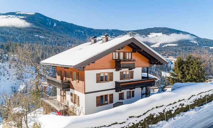 Windau Apartment | Sunny holiday home with open views