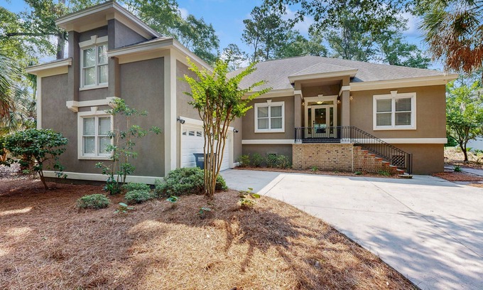Seabrook Island House | Sunny island home with golf course view, pool, tennis, washer/dryer, & AC