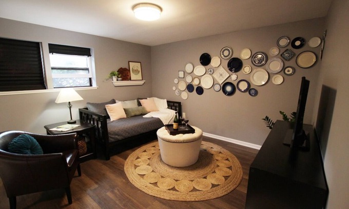 Oak Park Apartment | Sunny Jumbo Studio in the Heart of Oak Park