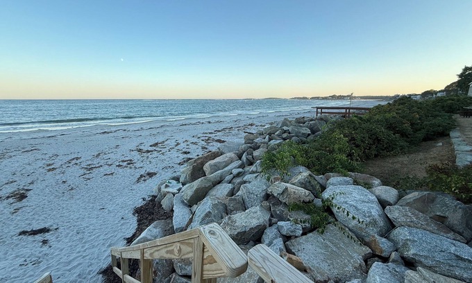 Kennebunkport House | Sunny Lighthouse - Goose Rocks