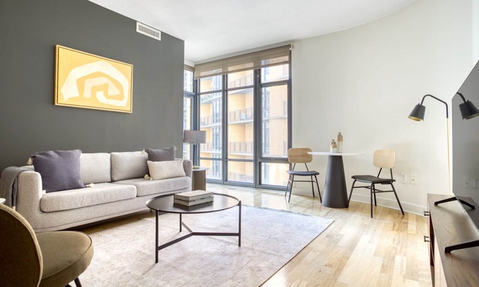 Mount Vernon Triangle Apartment | Sunny Mount Vernon 1BR w/Gym, W/D & Pool, near Chinatown, by Blueground