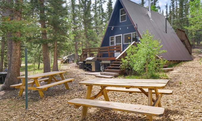 Como Cabin | Sunny ‘Muddy Moose’ Cabin w/Fire Pit & Mtn Views!