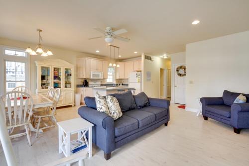North End Apartment | Sunny Ocean City Retreat about Qtr-Mi to Beach!