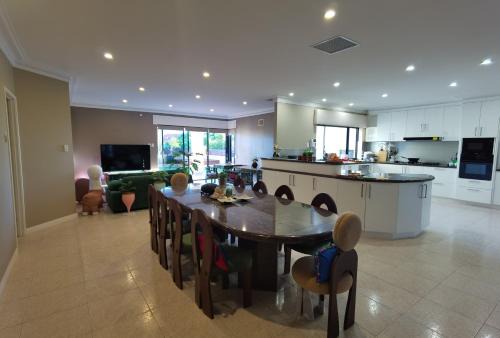 Ocean Reef House | Sunny Ocean View Retreat
