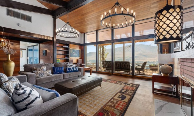 Chelan House | Sunny Retreat-Lake views/HotTub/BBQ/firepit