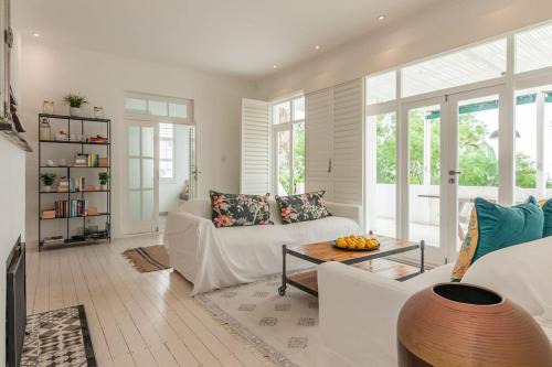 Sea Point Apartment | Sunny Sea Point Stay with Ocean Views and No Outages