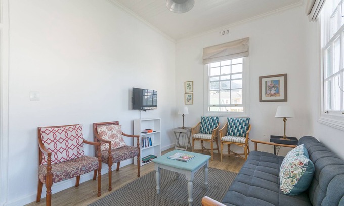 Kalk Bay Apartment | Sunny Windsor Apt in the heart of Kalk Bay