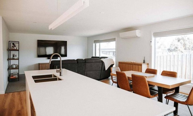 St Helens House | Sunnybank Sea & Stay