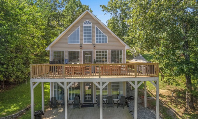 Milledgeville House | Sunnyside Retreat Beautiful 3 Story Lakehouse with Breathtaking Lake Views