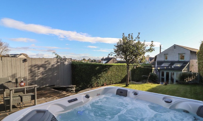 Flookburgh Cottage | SUNRAE HOUSE, pet friendly, character holiday cottage in Flookburgh