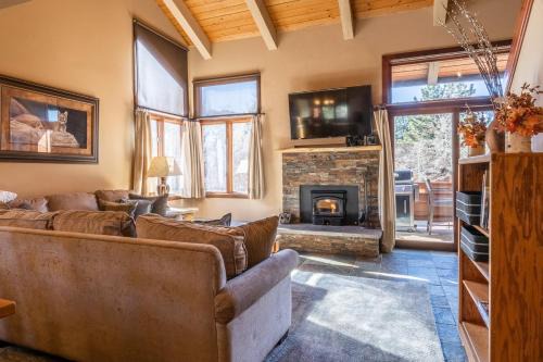 Mammoth Lakes House | Sunrise 9