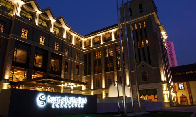 The North Bund Hotel | Sunrise On The Bund