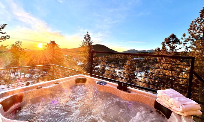 Central City House | Sunrise+Sunset views - HotTub/Firepit/RecRoom/BBQ/Yoga studio/Treadmill