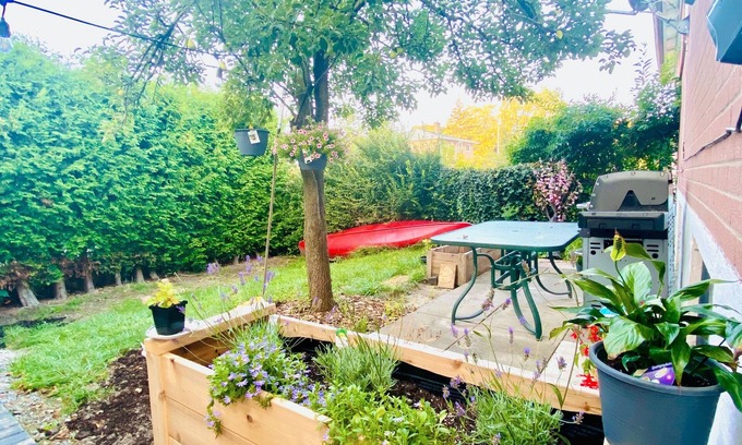 Woodbine Gardens Bed & Breakfast | Sunrise Tree Guest House