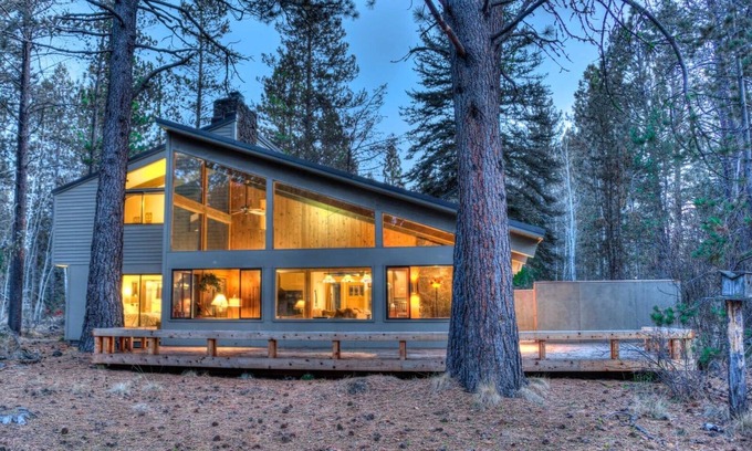 Sunriver House | Sunriver Resort Home-A/C, 8 SHARC Passes-Pool Table-Fairway View-Sleeps 12