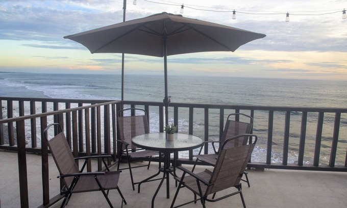 La Libertad Apartment | Sunset Bliss. Enjoy your personal beach view, sunset terrace