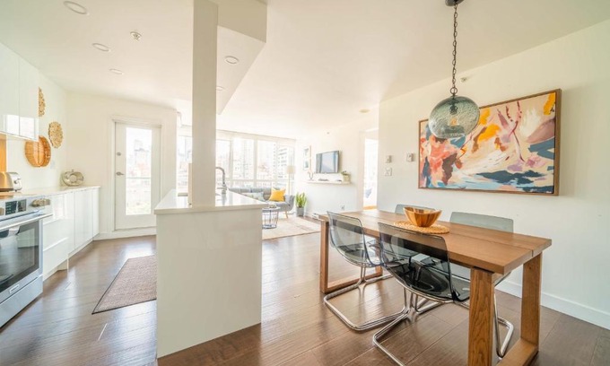Downtown Vancouver Apartment | Sunset Beach Walk 2BD+2BA+1PRK Yaletown