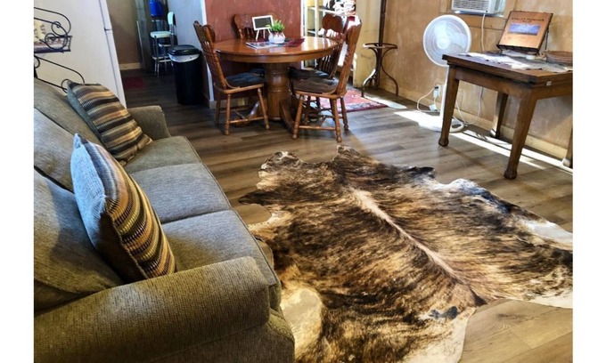 Johnson County House | Sunset C B&B