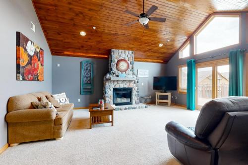 Arkdale Apartment | Sunset Condominiums: The View