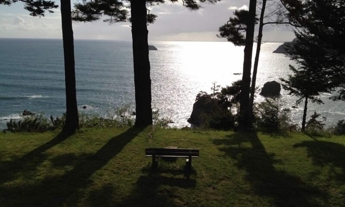 Trinidad House | Sunset Knoll - Big Summer Discount & Great Value Ocean Views, Pet Friendly!