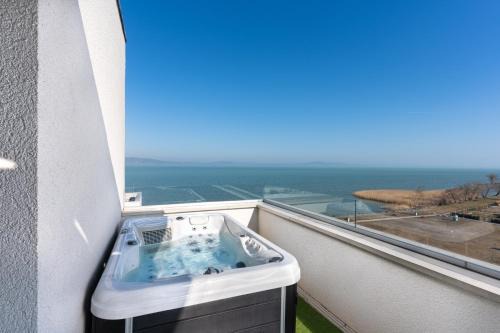 Fonyodliget Apartment | Sunset LakeView with Jacuzzi