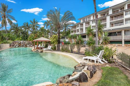 Airlie Beach Apartment | Sunset Oasis