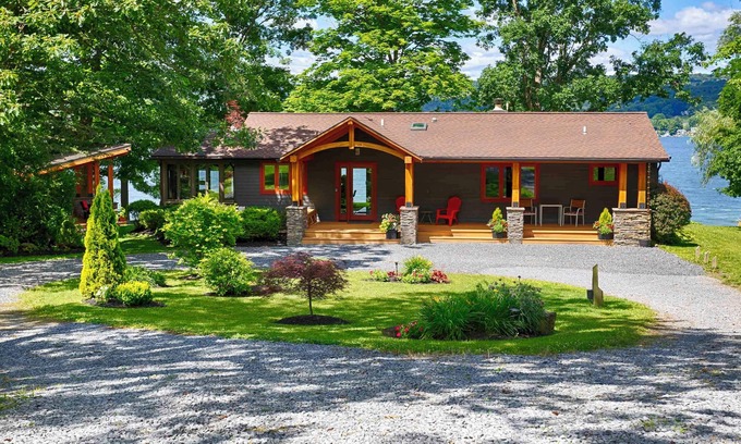 Penn Yan Cottage | Sunset Point:"Upscale Keuka Lakehouse, Walk To Keuka Springs Winery!"