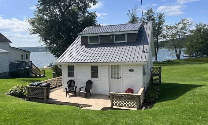 Richfield Springs House | Sunset Retreat - Delightful Cottage on Canadarago Lake