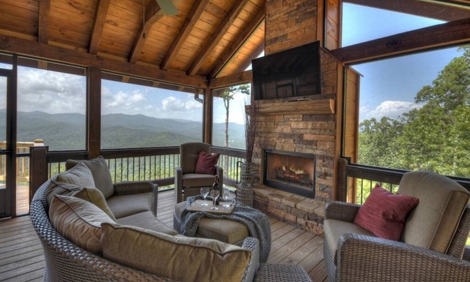 Blue Ridge Cabin | Sunset Ridge | Free Night Offer!