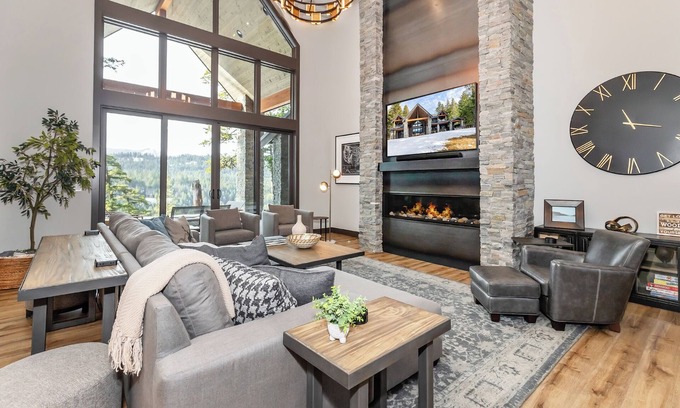 Cle Elum House | Sunset View Retreat: Theater & Hot Tub Suncadia