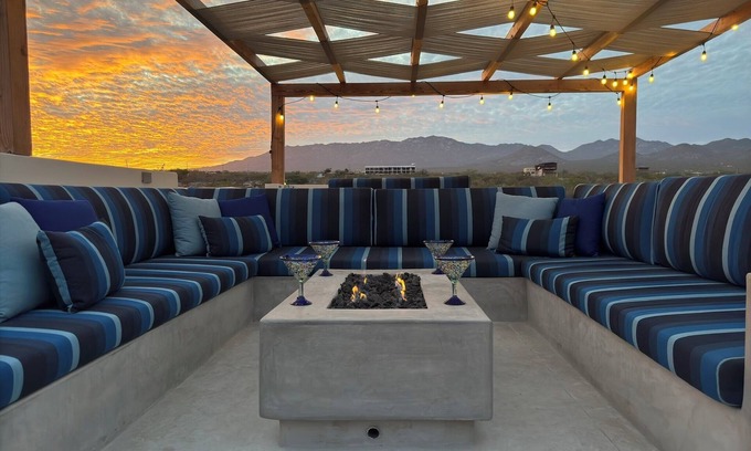 La Ventana House | Sunset Villas - Casita Nopal | Rooftop Haven with Fire Table