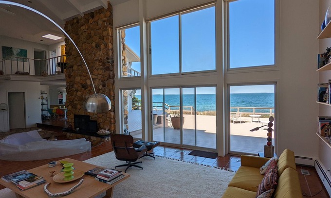 Lion Head Beach House | Sunset Waterfront House in East Hampton