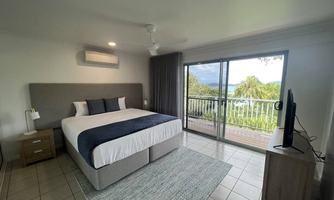 Hamilton Island House | Sunset Waters 19 Hamilton Island - golf buggy and transfers
