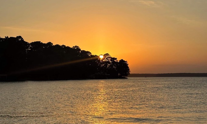 Willis House | Sunsets & Serenity – Gorgeous Lake Conroe Home located in Willis, Tx