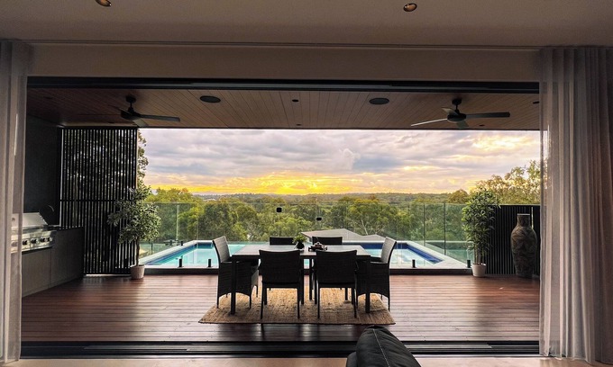 Murrumba Downs House | Sunsets views by the infinity pool overlooking a Koala Eucalyptus Reserve.