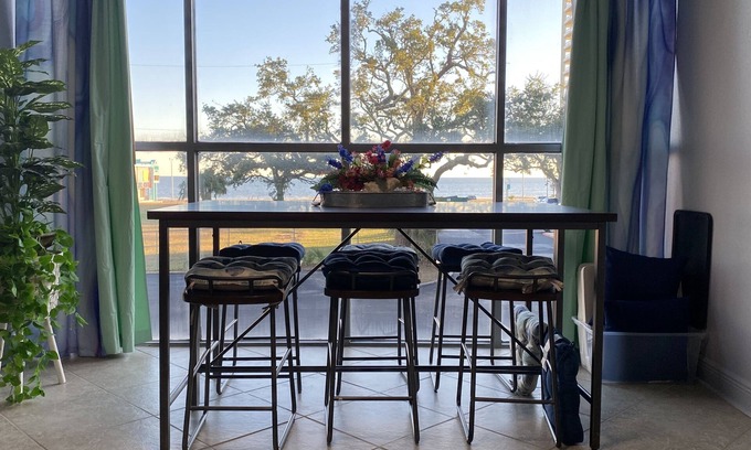 Biloxi Condo | Sunshine & Beach Views at 2046 Beach Blvd