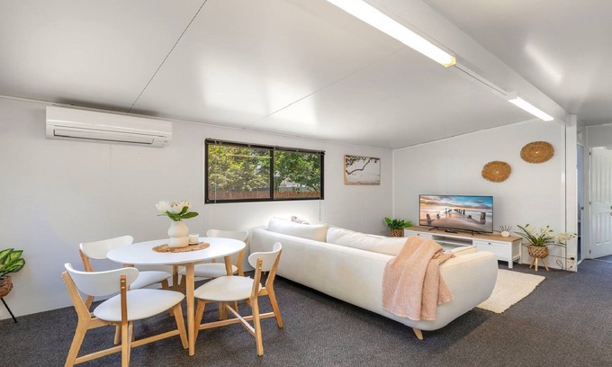 Pearl Beach House | Sunshine Cottage by HolidayCo.