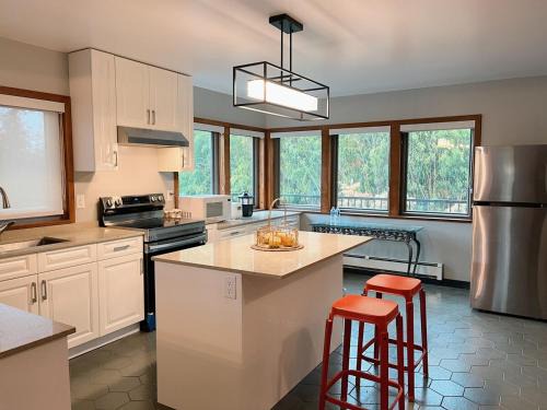 Langley House | Sunshine garden 5 bedrooms2 living rooms3 bathrooms1 kitchen