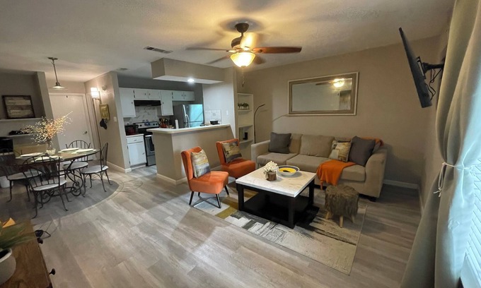 Denton Apartment | Sunshine Place by TWU Lic# 2407-0517